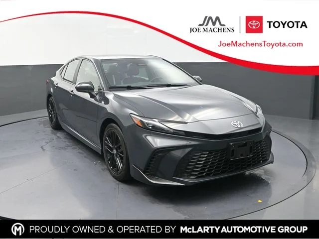 Used 2025  Toyota SE image 1