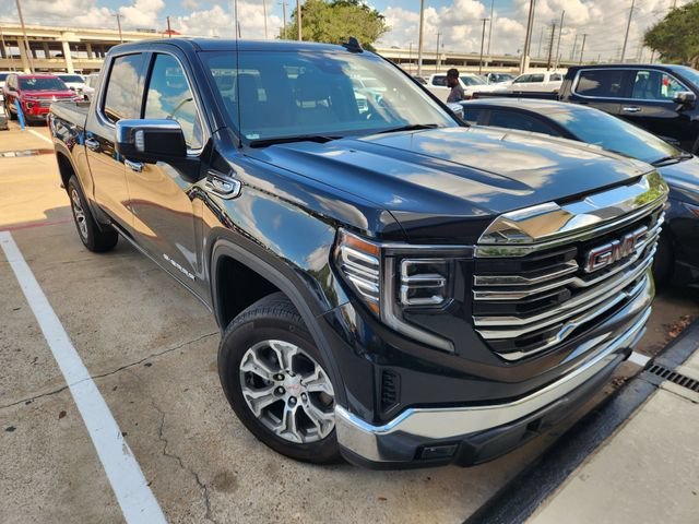 Used 2025 Onyx Black GMC SLT image 1
