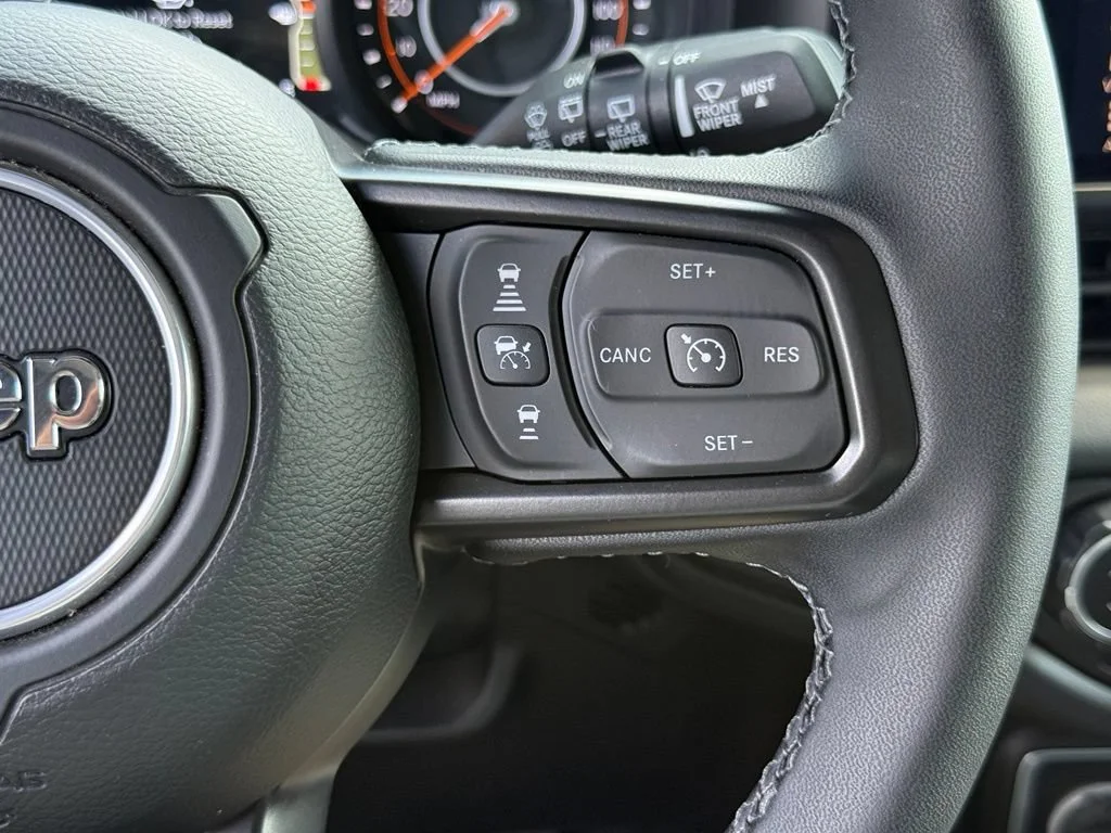 Used 2025 Gray Jeep 4-Door Recon 4x4 image 29