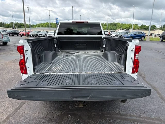 Used 2024 Summit White Chevrolet LT image 5