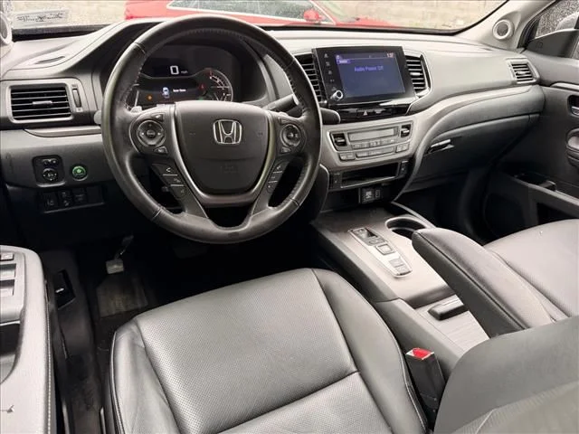 Used 2023 Silver Honda RTL image 11