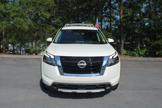 Used 2024 Pearl White Tricoat Nissan SL image 18
