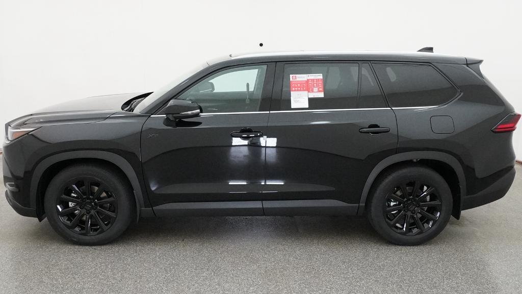 New 2026 Midnight Black Metallic Toyota XLE image 33