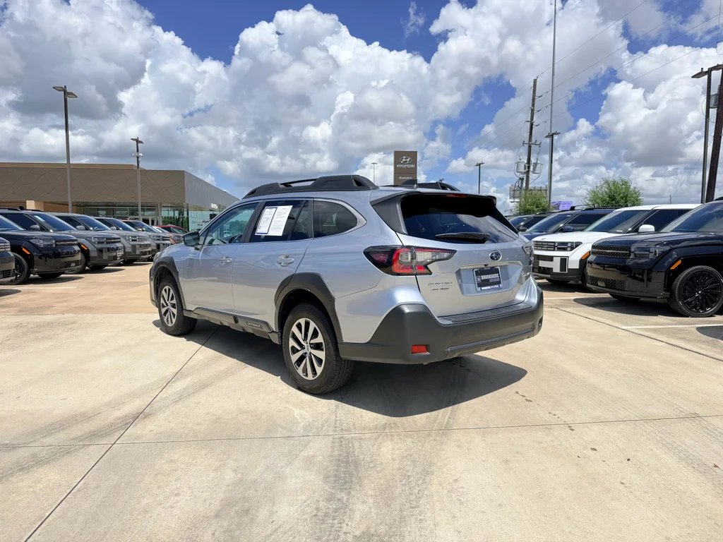Used 2025 Ice Silver Metallic Subaru Premium image 8