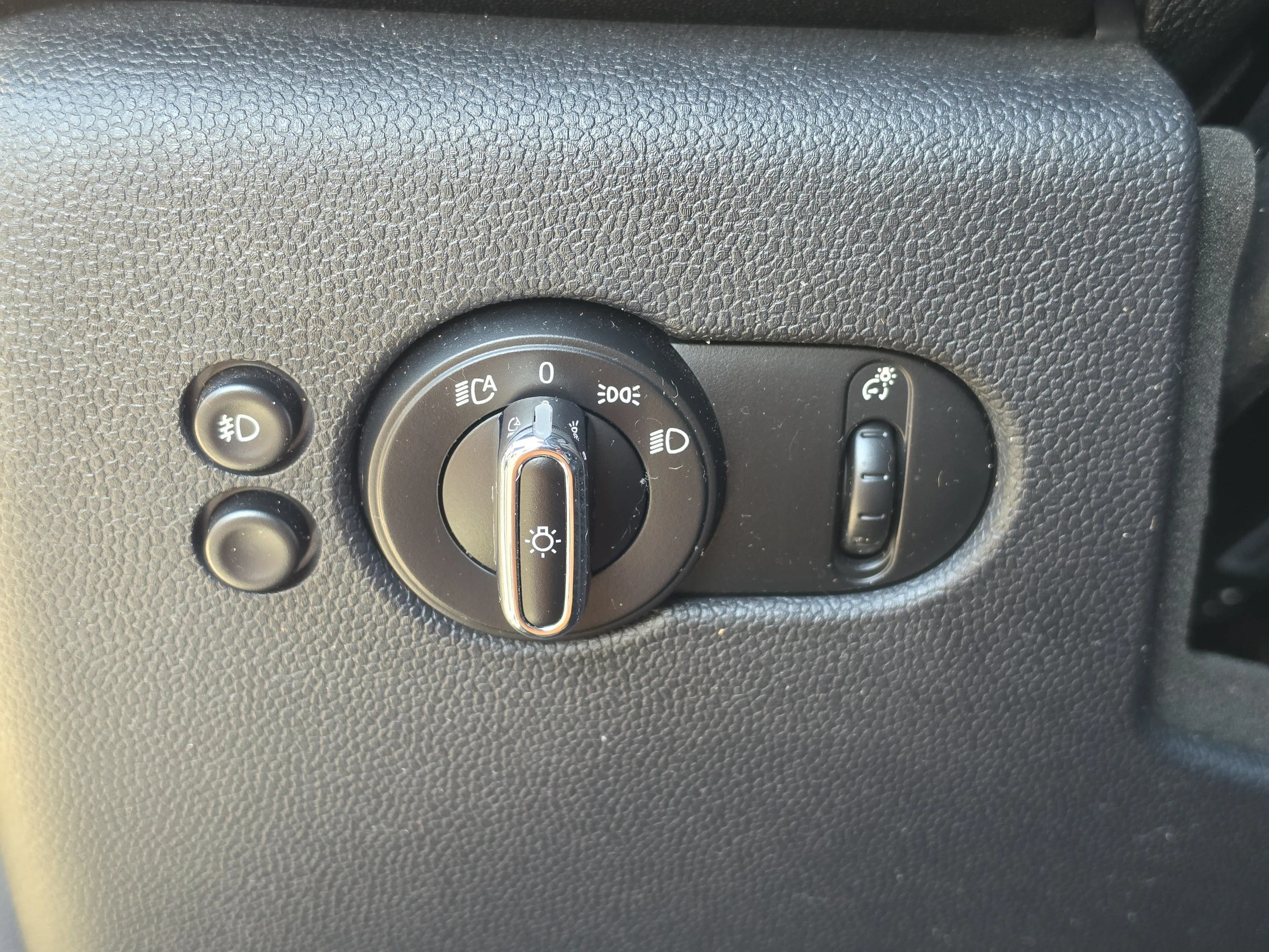 Used 2019 Pepper White MINI Cooper S image 32