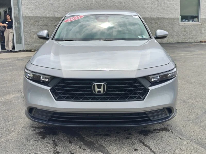 Used 2025  Honda LX image 2