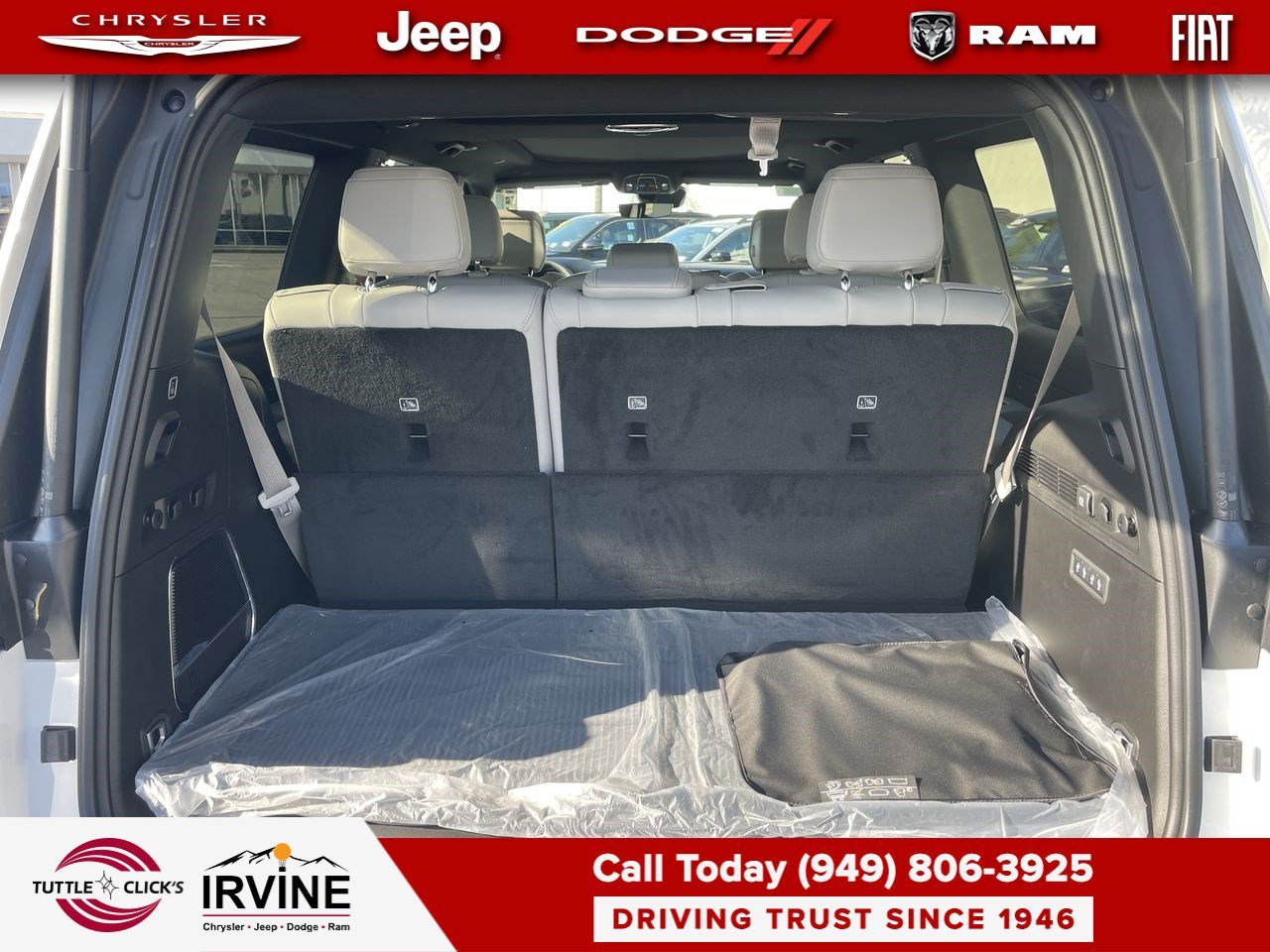 New 2026 Bright White Clear-Coat Exterior Paint Jeep Limited Reserve image 24