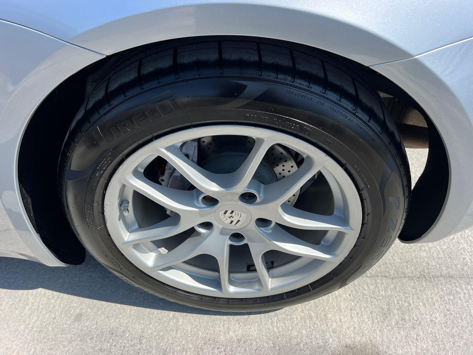 Used 2018 Rhodium Silver Metallic Porsche 718 Cayman image 17