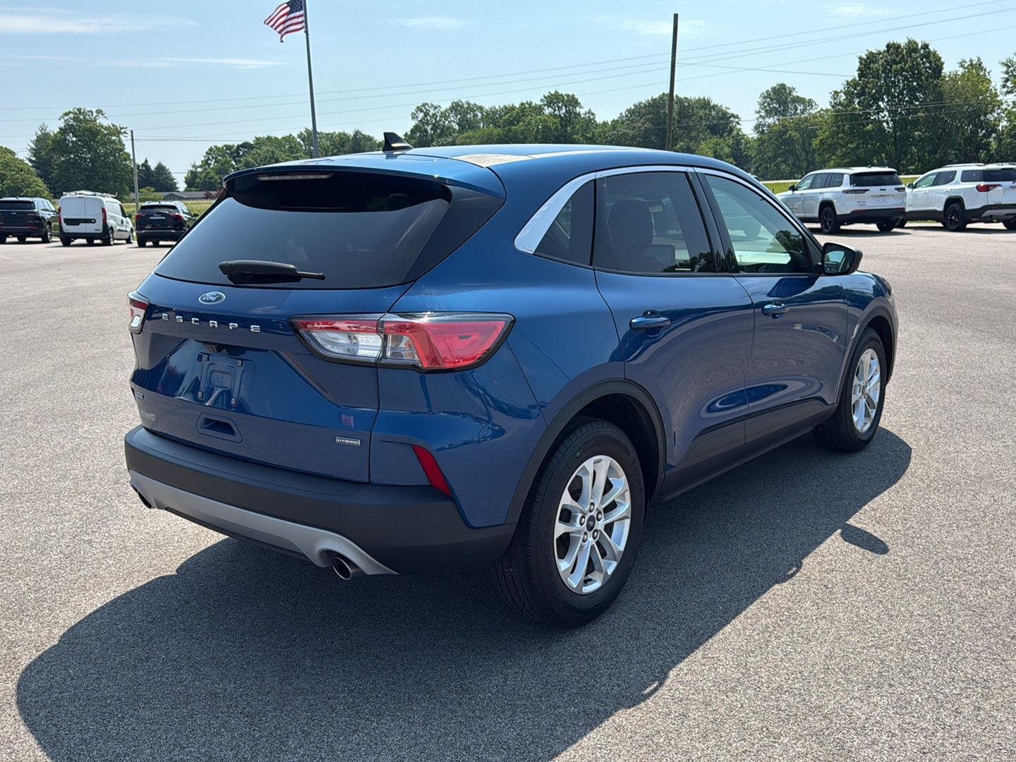 Used 2022 Atlas Blue Ford SE Hybrid image 15