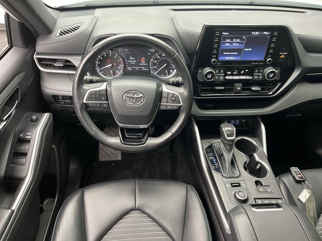 Used 2022 Wind Chill Pearl Toyota XSE image 14