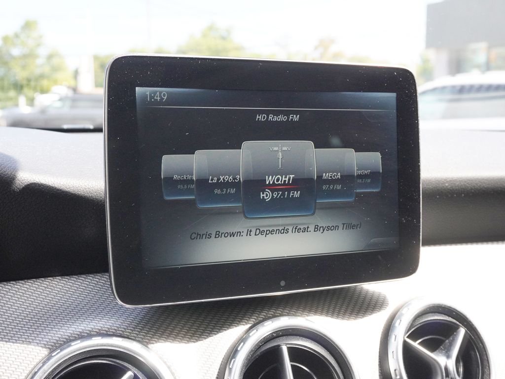 Used 2017 Gray Mercedes-Benz GLA 250 image 43