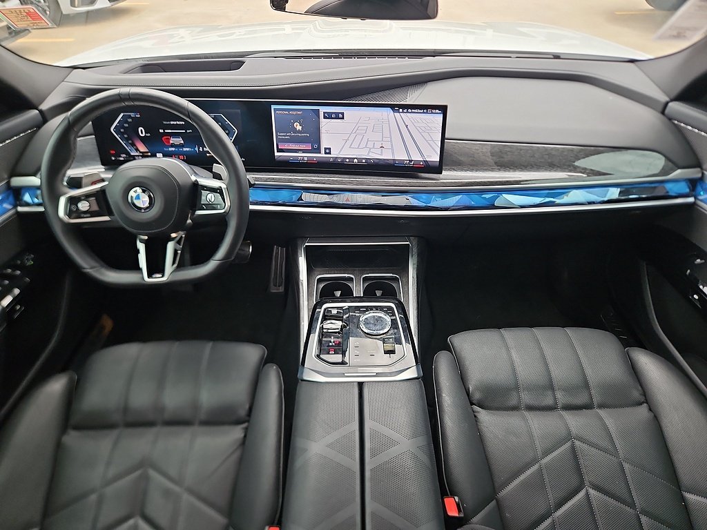 Used 2025  BMW 740i image 11