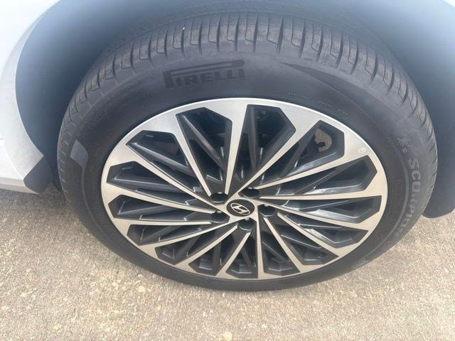 Used 2026 Pearl Hyundai Calligraphy image 9