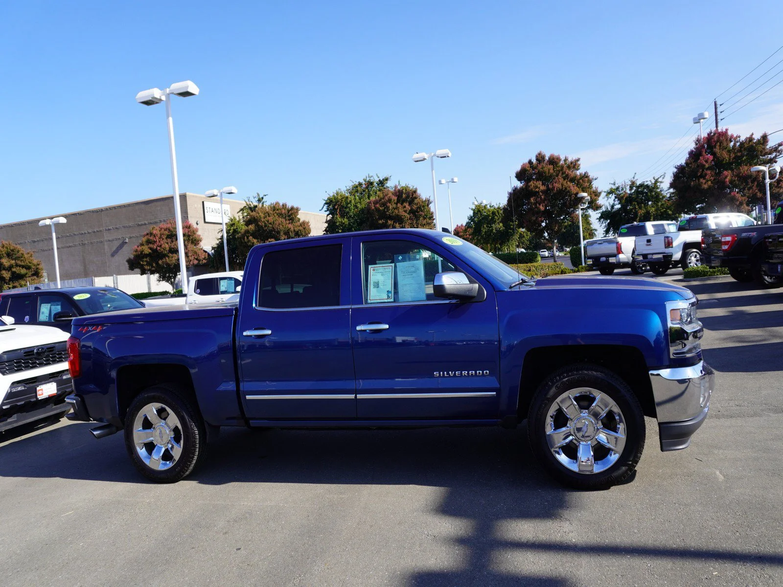 Used 2018 Deep Ocean Blue Metallic Chevrolet LTZ image 4
