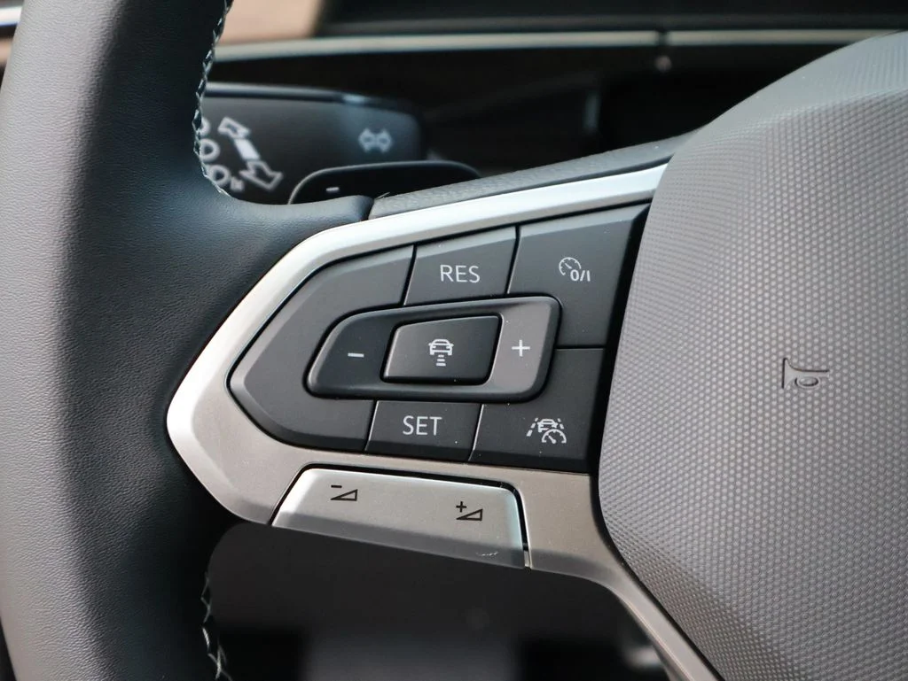 New 2026 Black Volkswagen 2.0T SE w/Technology image 28