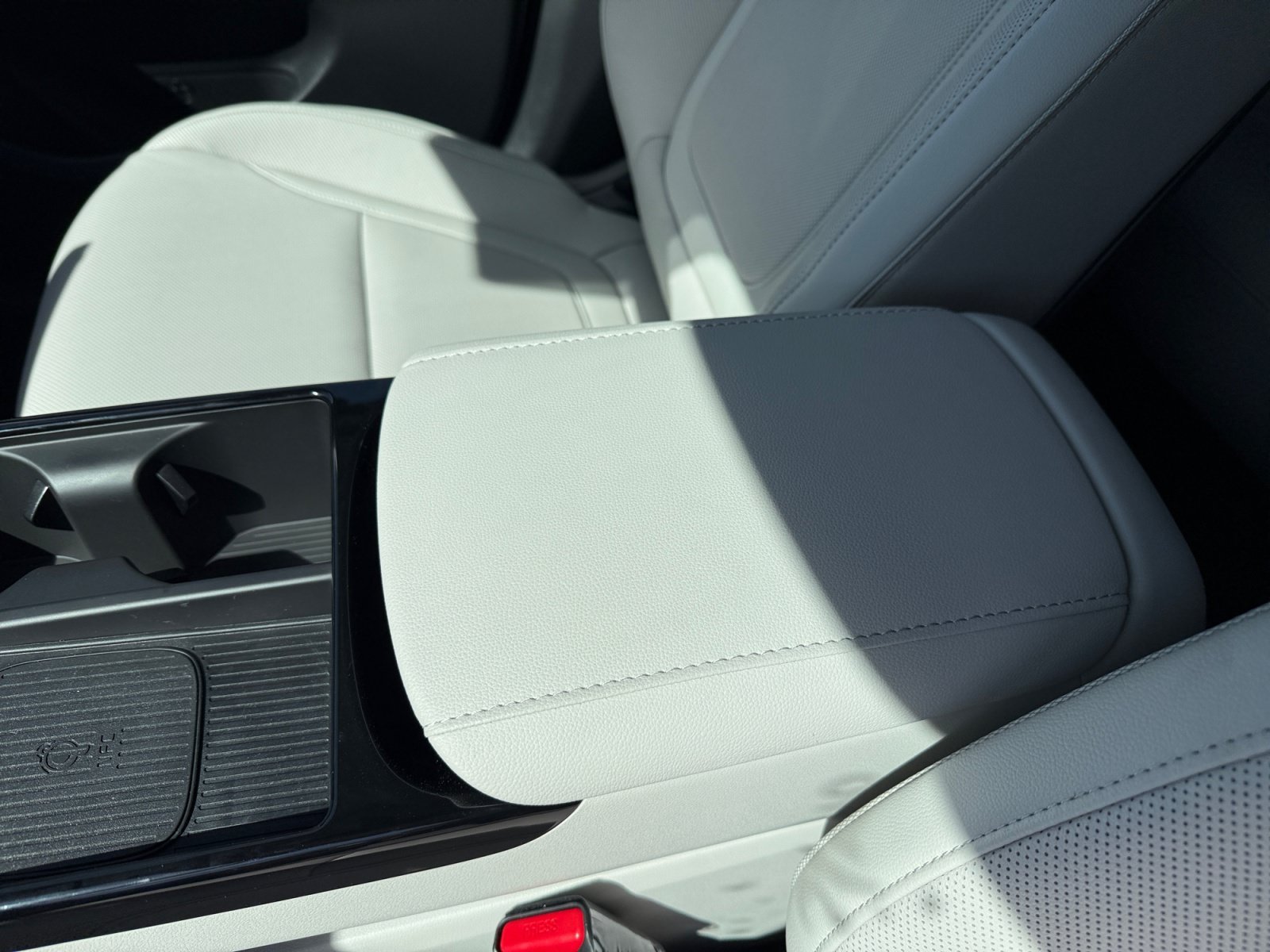 2026 Hyundai Tucson Limited - Photo 14