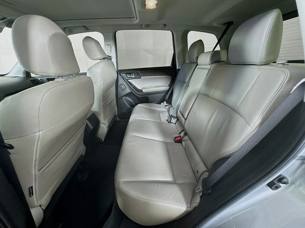Used 2015 Silver Subaru 2.5i Limited image 30
