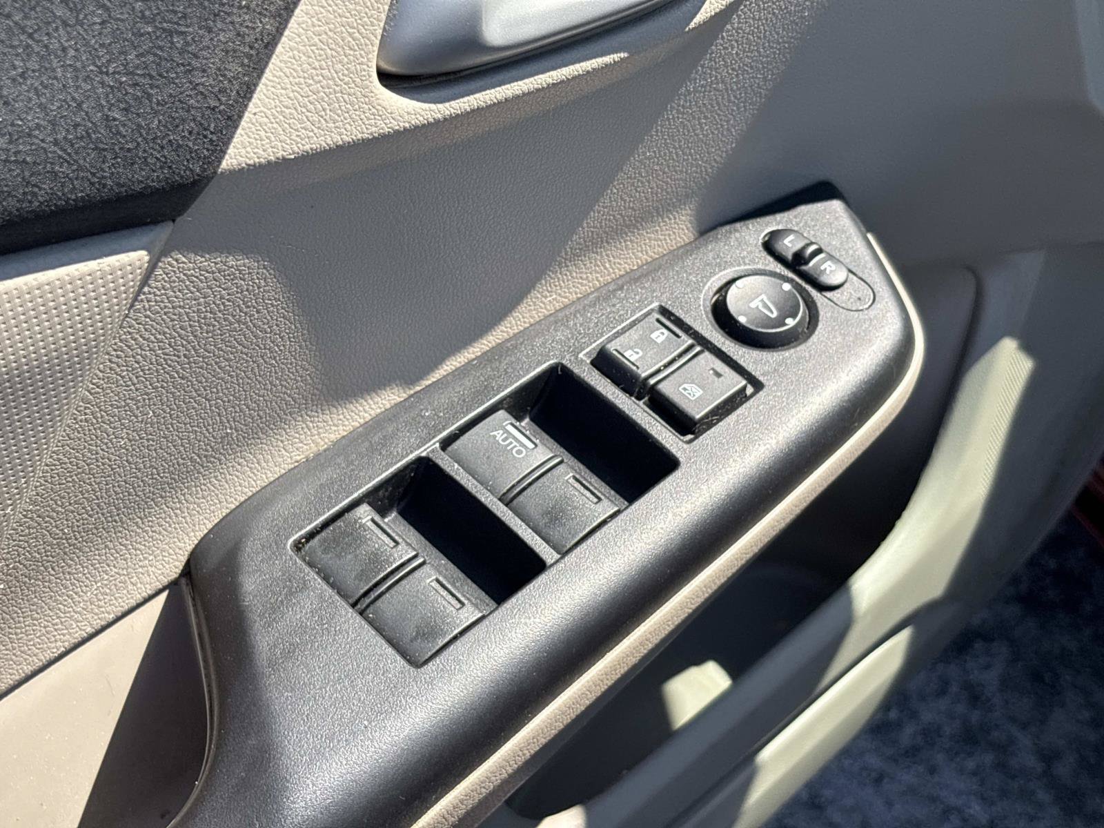 Used 2012  Honda LX image 23