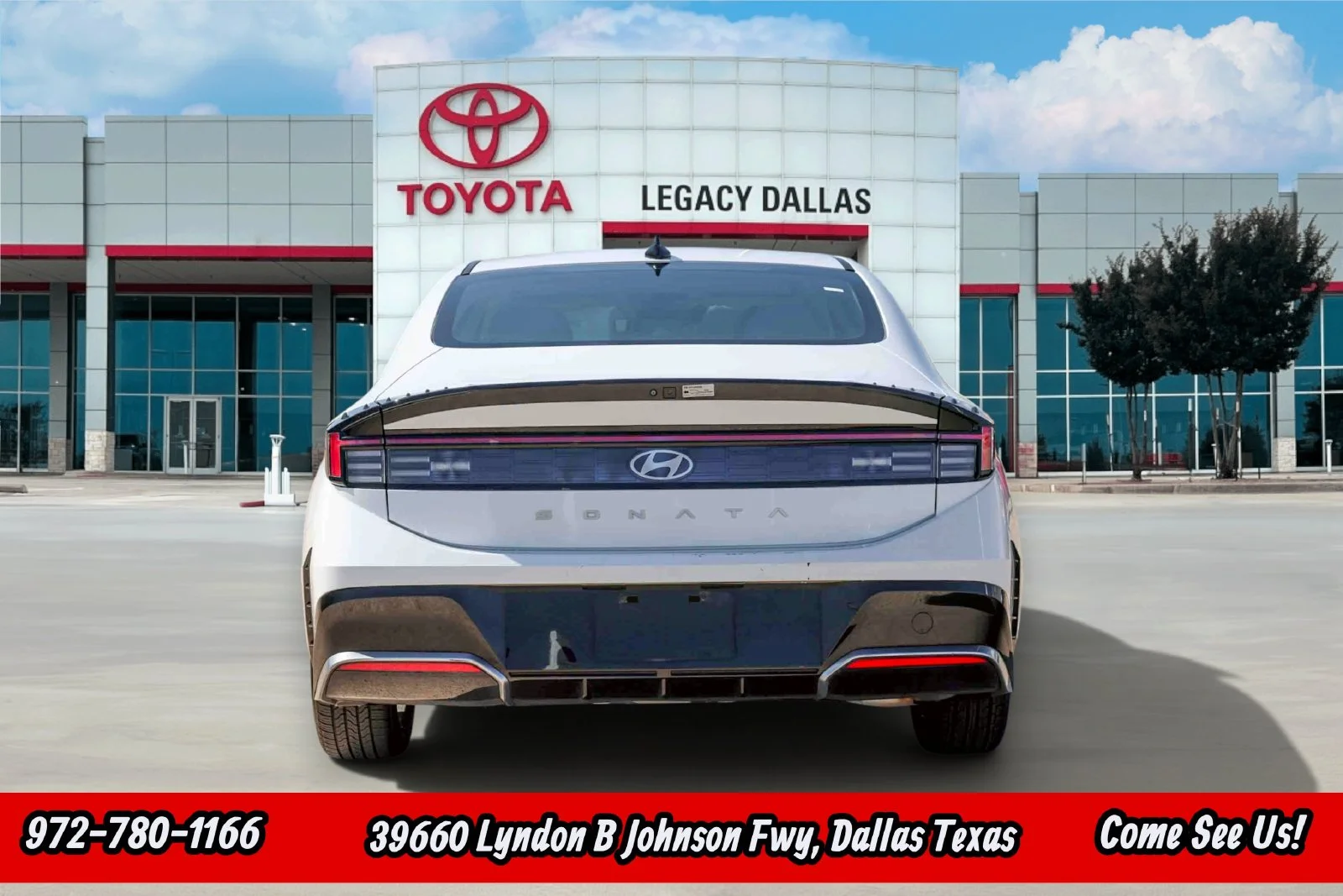 Used 2025 White Hyundai SEL image 8