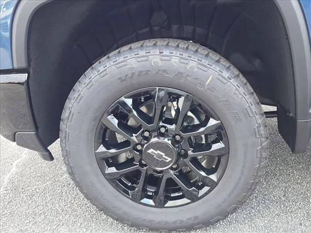 New 2026 Lakeshore Blue Metallic Chevrolet Custom image 32