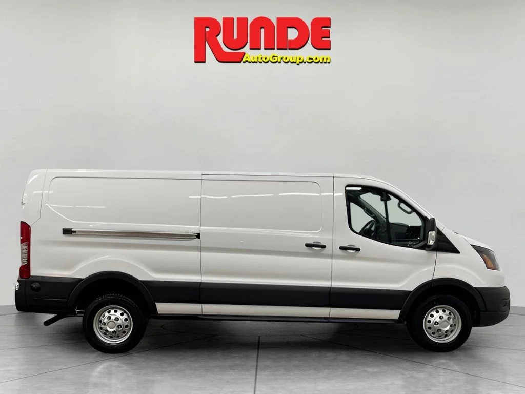 Used 2024 Oxford White Ford Base w/9,950 lb. GVWR image 6