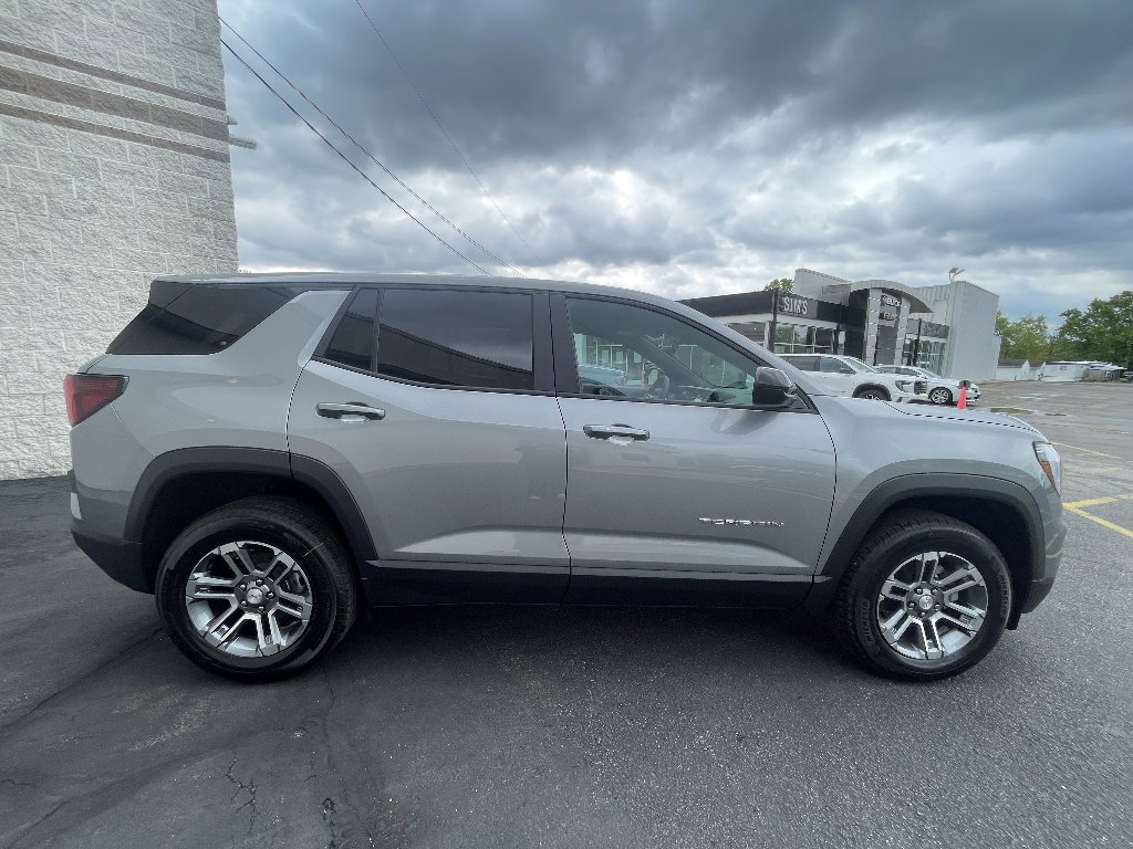 New 2026 Sterling Metallic GMC Elevation image 5