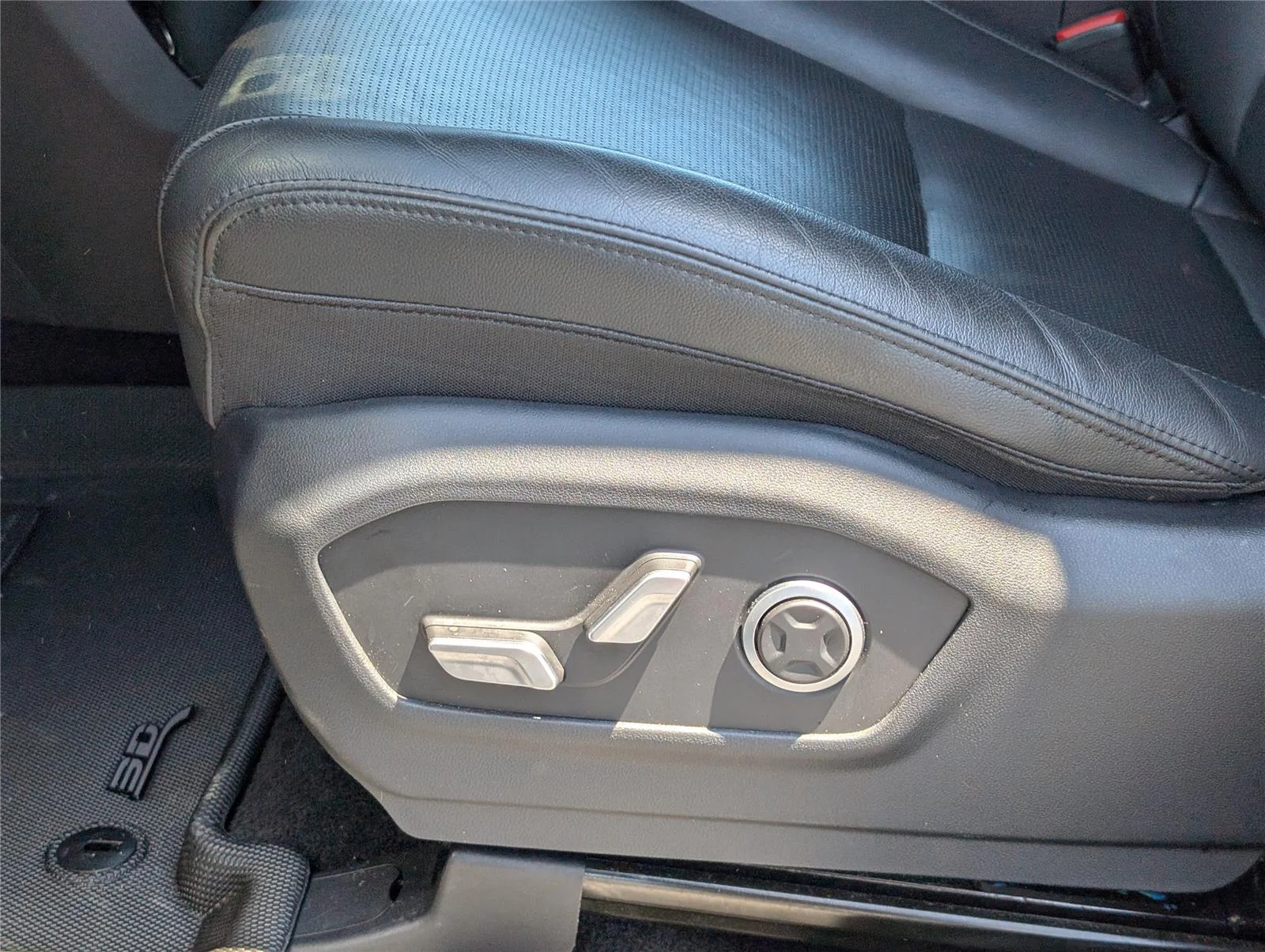 Used 2025 Hampton Gray Hyundai Limited image 10