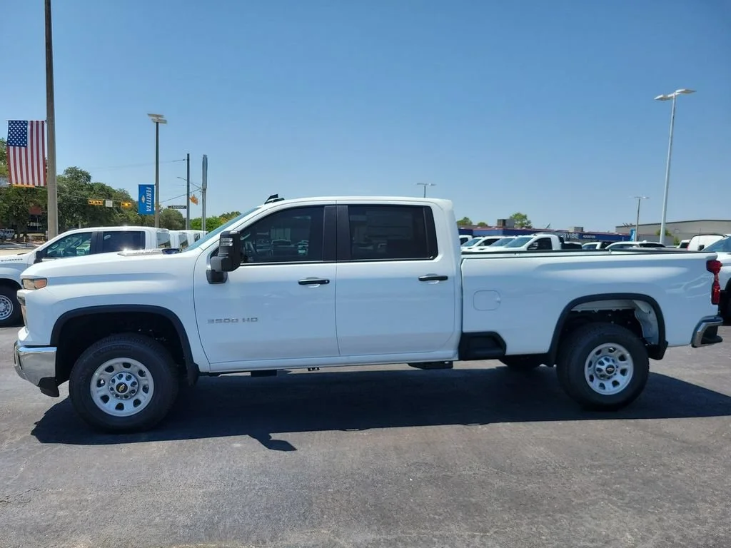 New 2026 Summit White Chevrolet WT image 10