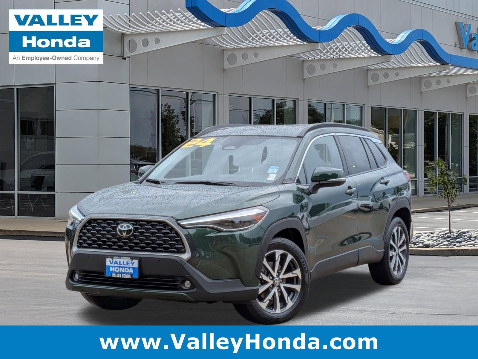 Used 2024 Cypress Toyota XLE AWD image 1