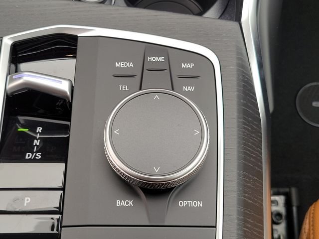 New 2026 White BMW 330i xDrive image 25