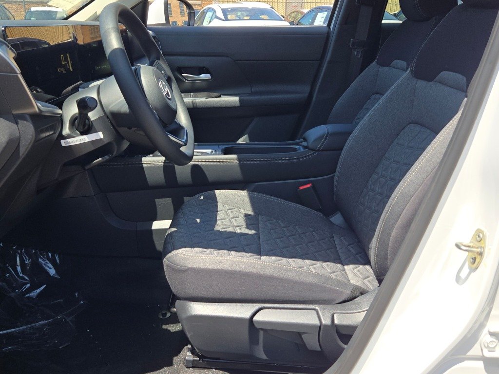Used 2025 White Nissan SV image 18
