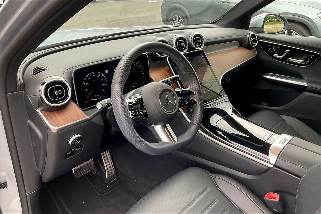 2025 Mercedes-Benz GLC Base - Photo 8