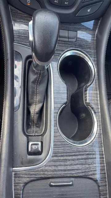 Used 2017 White Buick Essence image 20