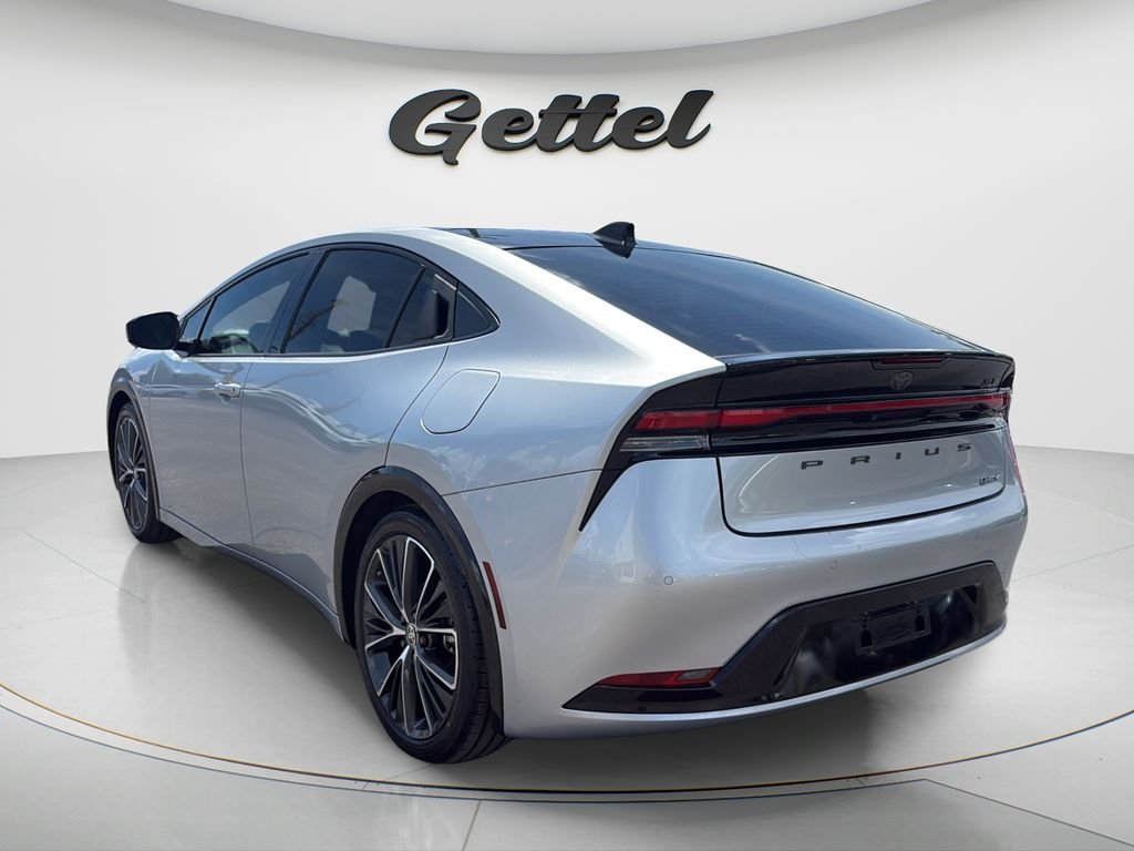 Used 2024  Toyota XLE image 7