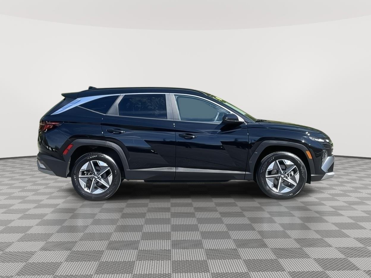 Used 2025 Phantom Black Hyundai SEL image 4