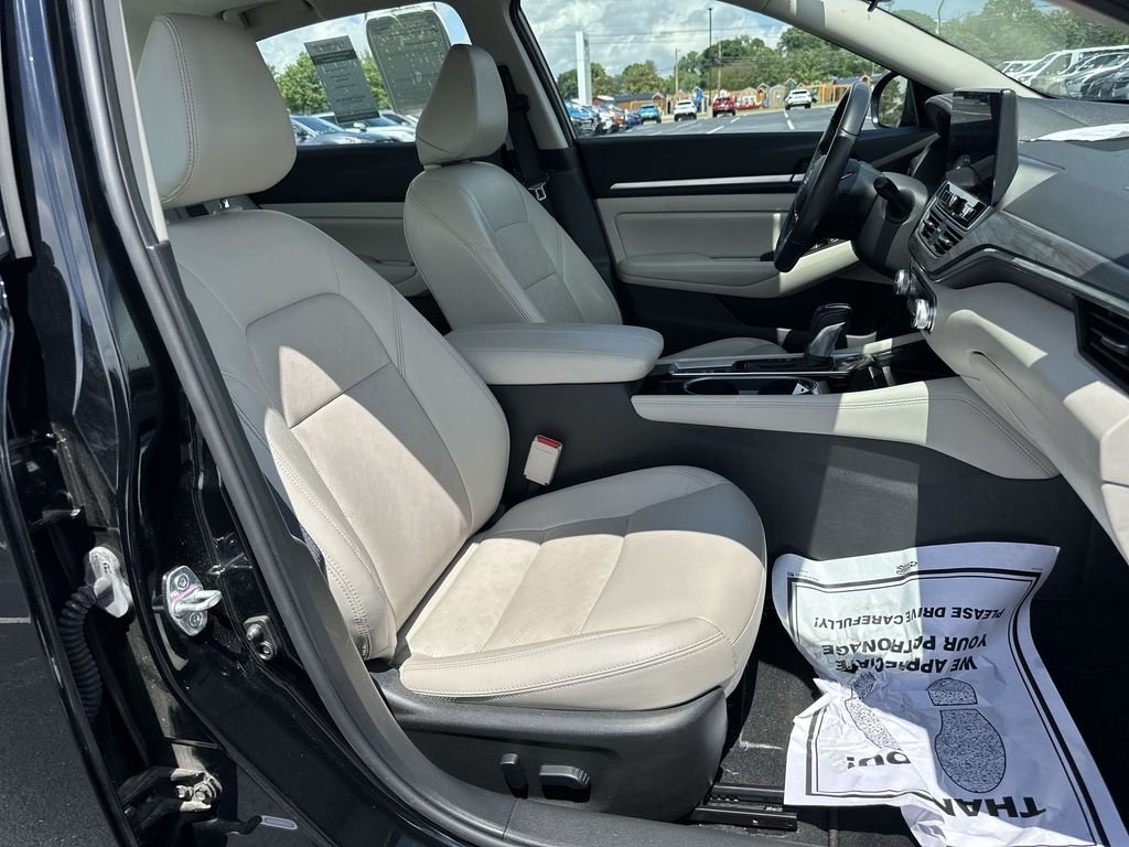 Used 2024 Black Nissan 2.5 SL image 31