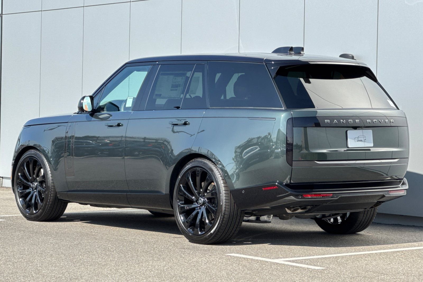 New 2026 Belgravia Green Land Rover SE image 3