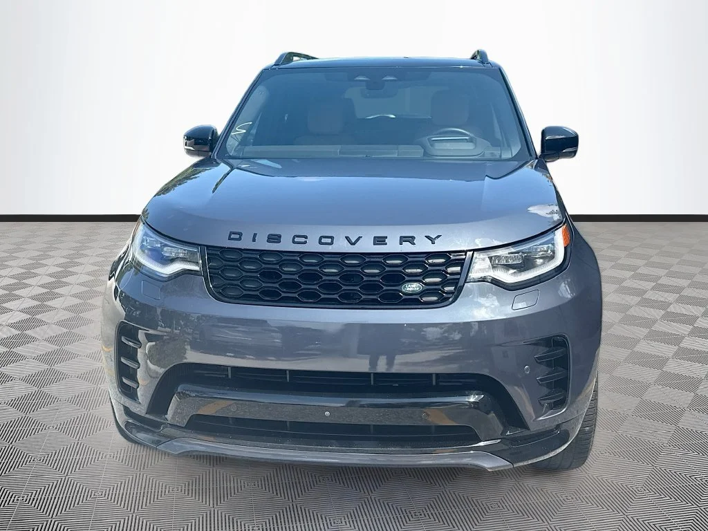 Used 2024  Land Rover Dynamic SE image 2