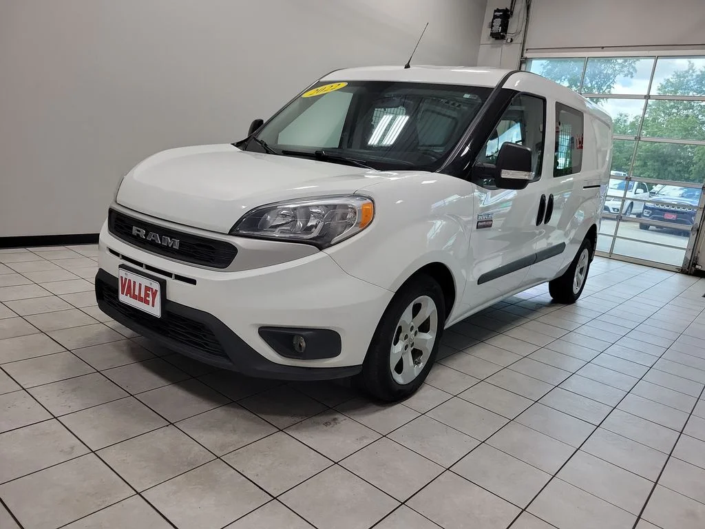 Used 2022 White Ram Base image 7
