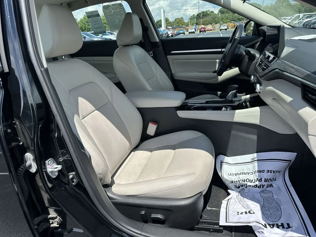Used 2024 Black Nissan 2.5 SL image 31
