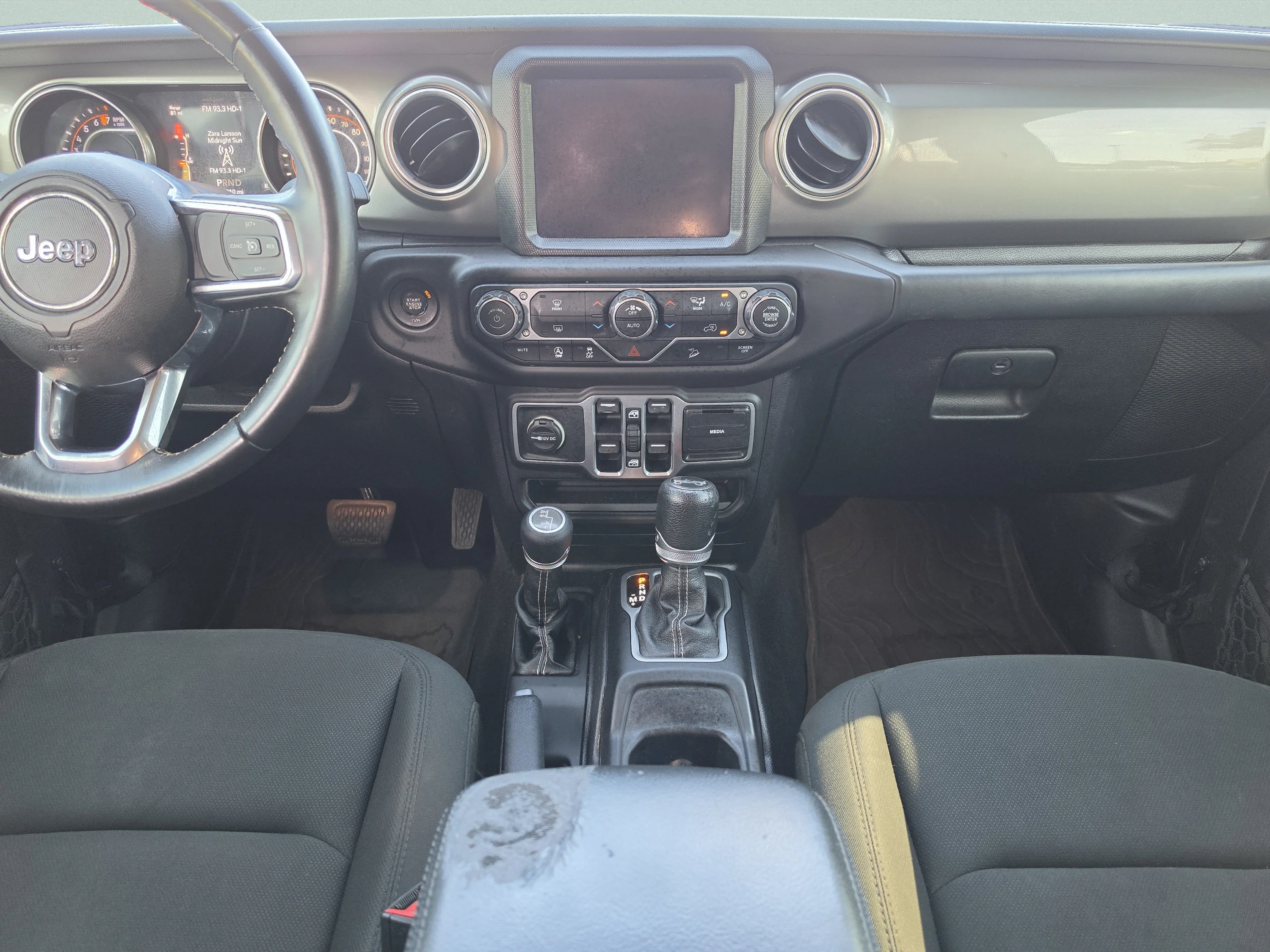 Used 2018 Granite Crystal Metallic Clearcoat Jeep Sahara image 21