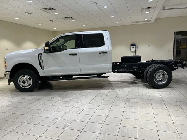 New 2026 White Ford XLT image 2