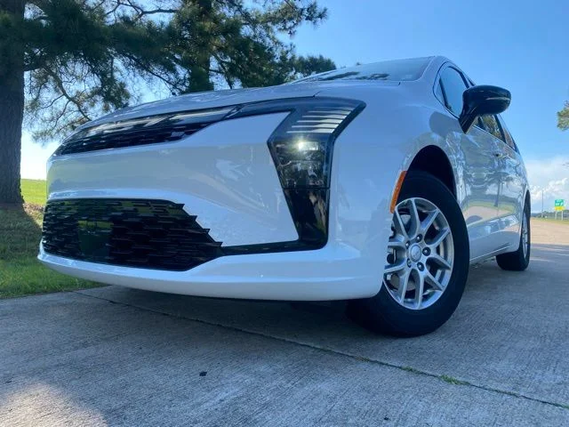 New 2027 Bright White Clear-Coat Exterior Paint Chrysler Select image 3