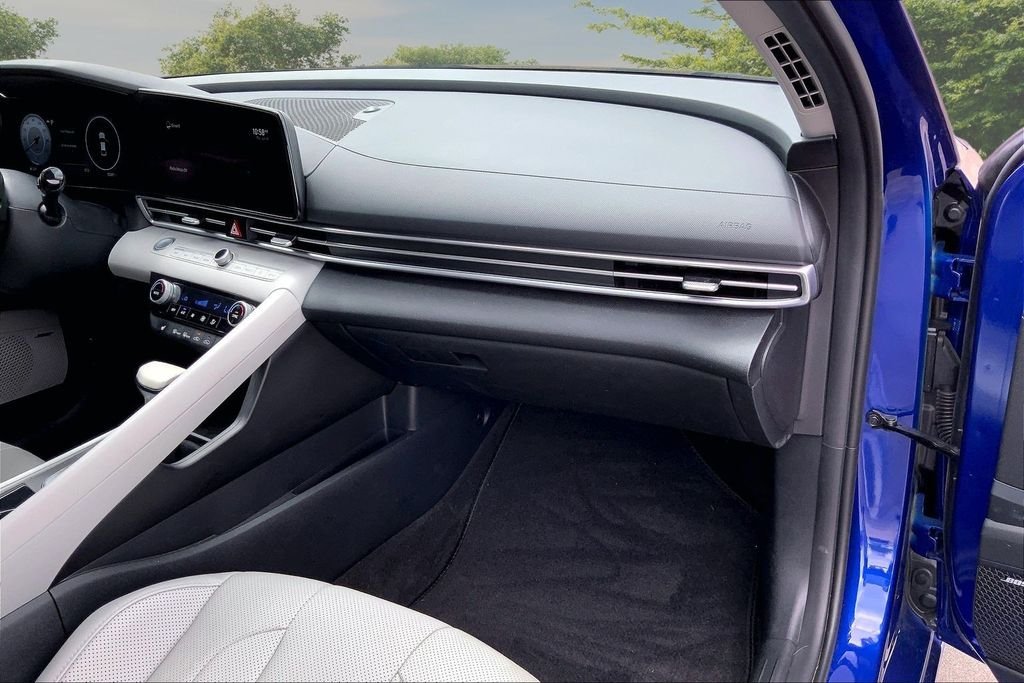 Used 2022 Blue Hyundai Limited image 24