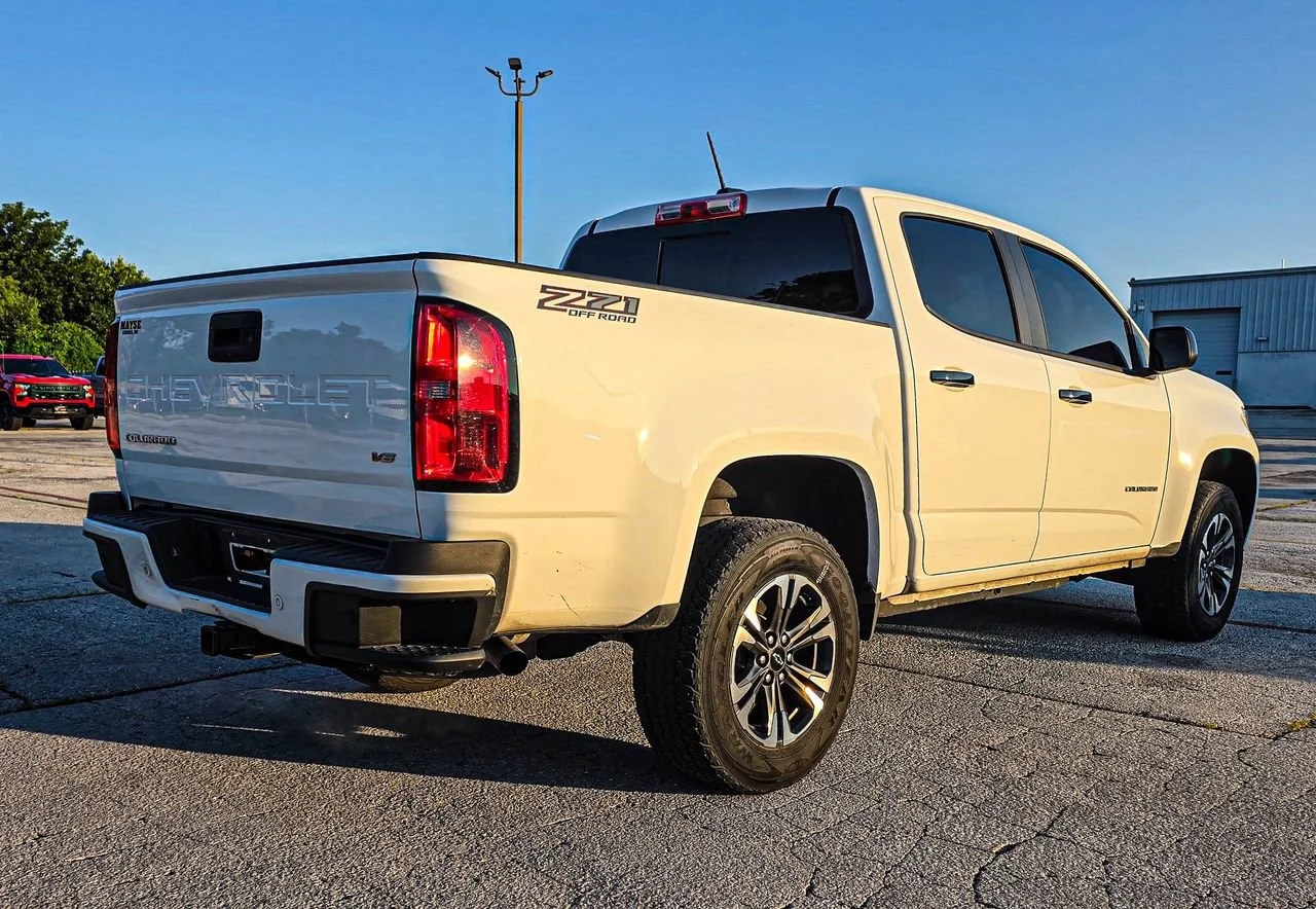 Used 2022 Summit White Chevrolet Z71 image 5