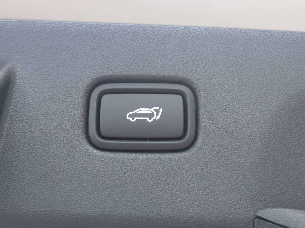 New 2026 Silver Hyundai SEL Convenience image 13