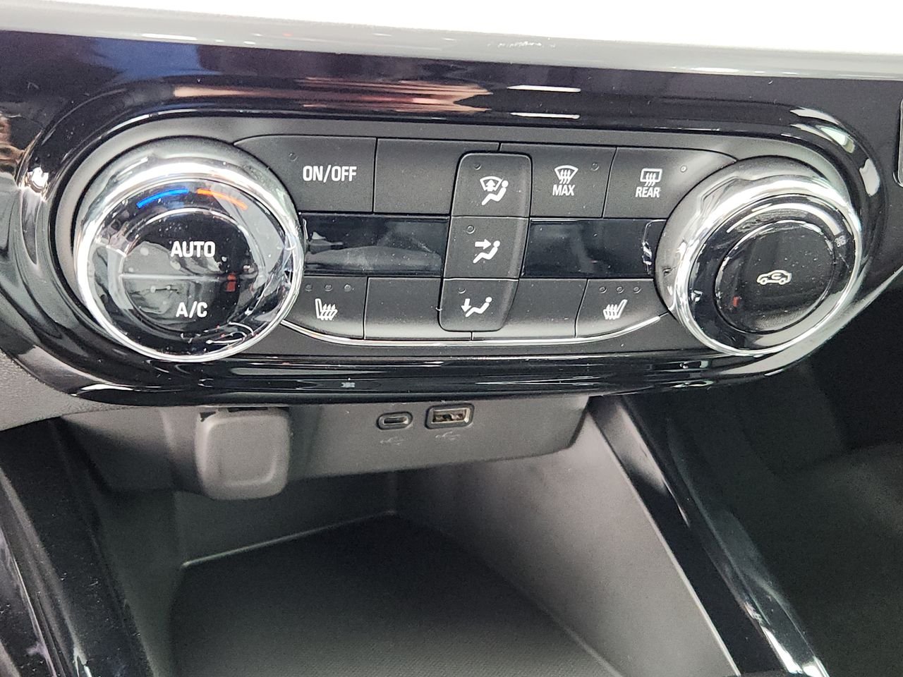 2025 Chevrolet Trax LT - Photo 48