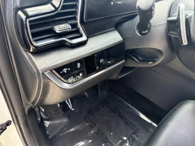 Used 2023 White Kia X-Line image 25