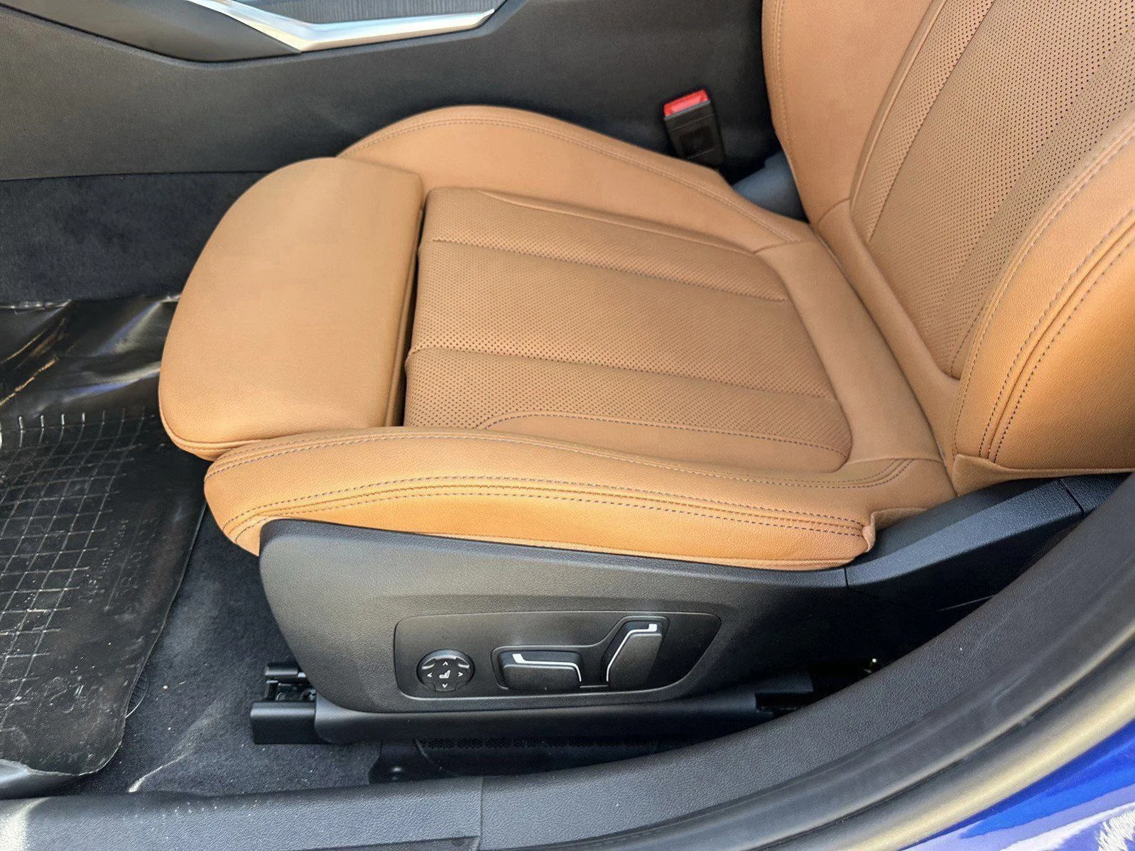 New 2026 Portimao Blue Metallic BMW 330i xDrive image 22