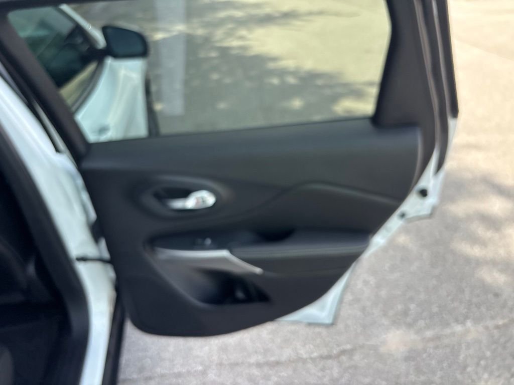 Certified Used 2021 White Jeep Latitude Lux image 40